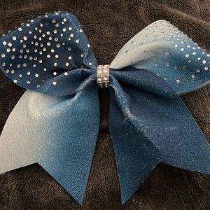 Cheer bow
